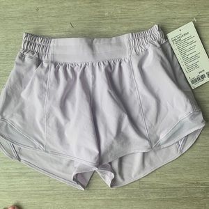 Lululemon Hotty Hot LR Short 4” - Lavender